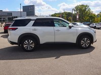 2023 Nissan Pathfinder SL 4WD