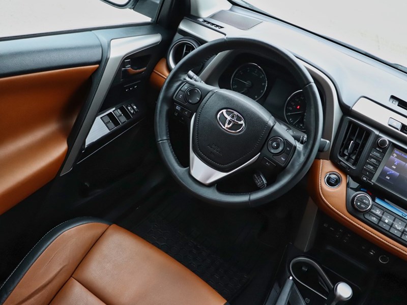 2016 Toyota RAV4 AWD 4dr Limited