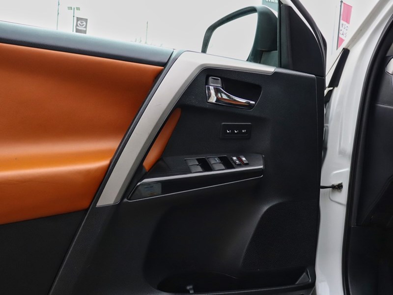 2016 Toyota RAV4 AWD 4dr Limited