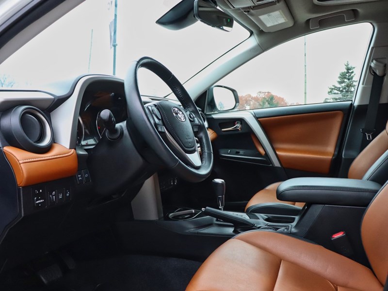 2016 Toyota RAV4 AWD 4dr Limited