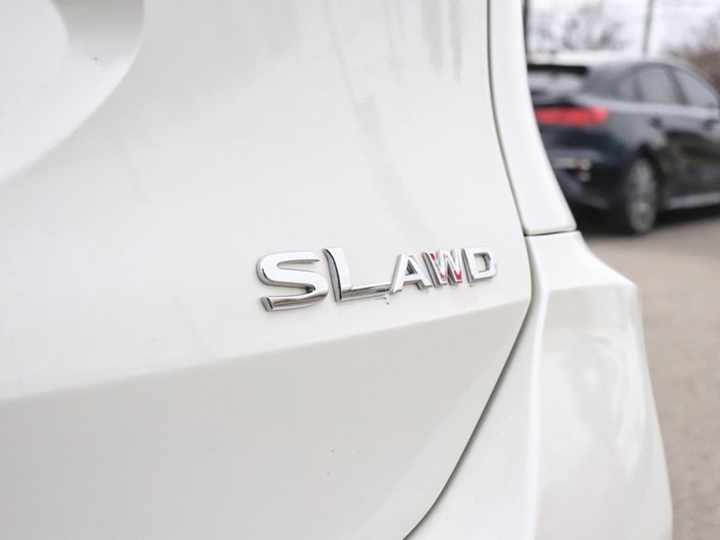 2017 Nissan Rogue AWD 4dr SL Platinum