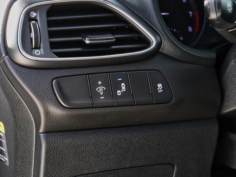 2020 Hyundai Elantra GT Luxury Auto