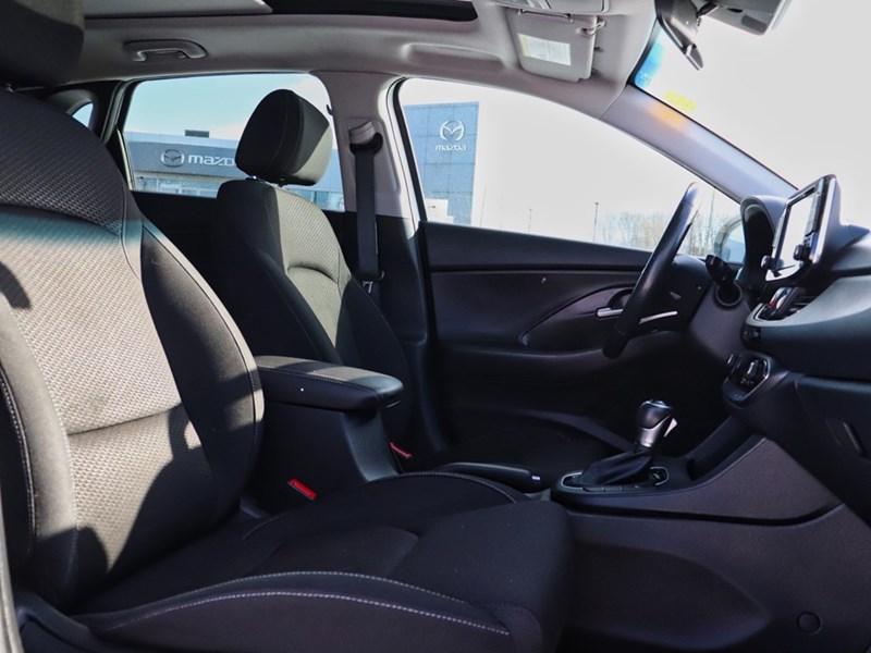 2020 Hyundai Elantra GT Luxury Auto