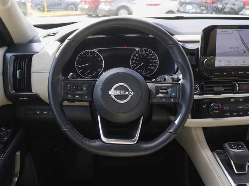 2023 Nissan Pathfinder SL 4WD