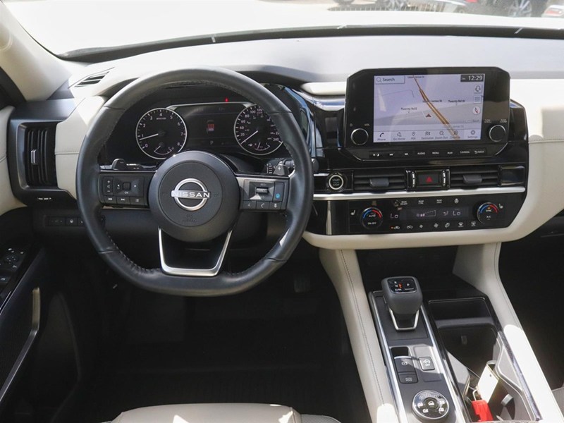 2023 Nissan Pathfinder SL 4WD