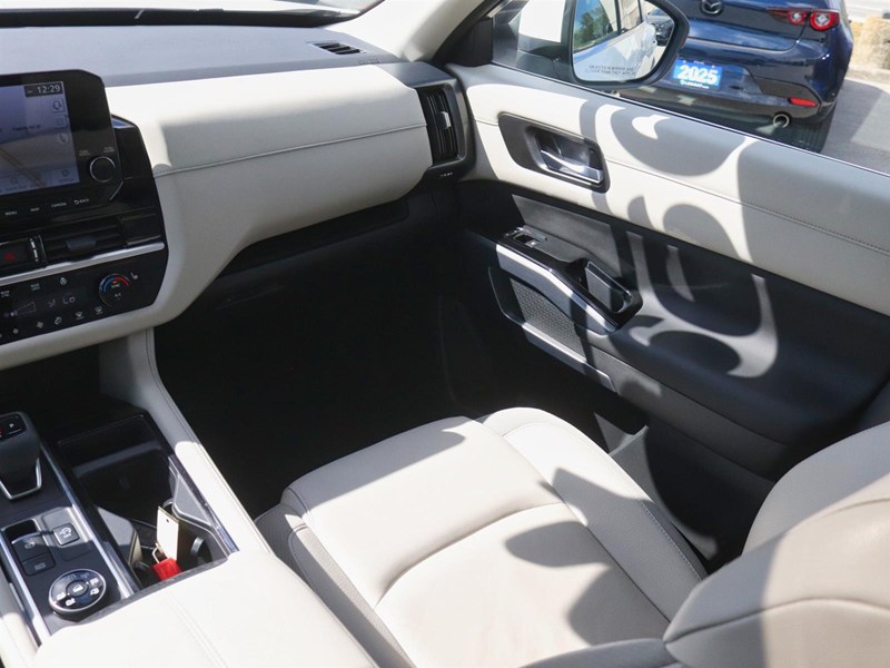 2023 Nissan Pathfinder SL 4WD