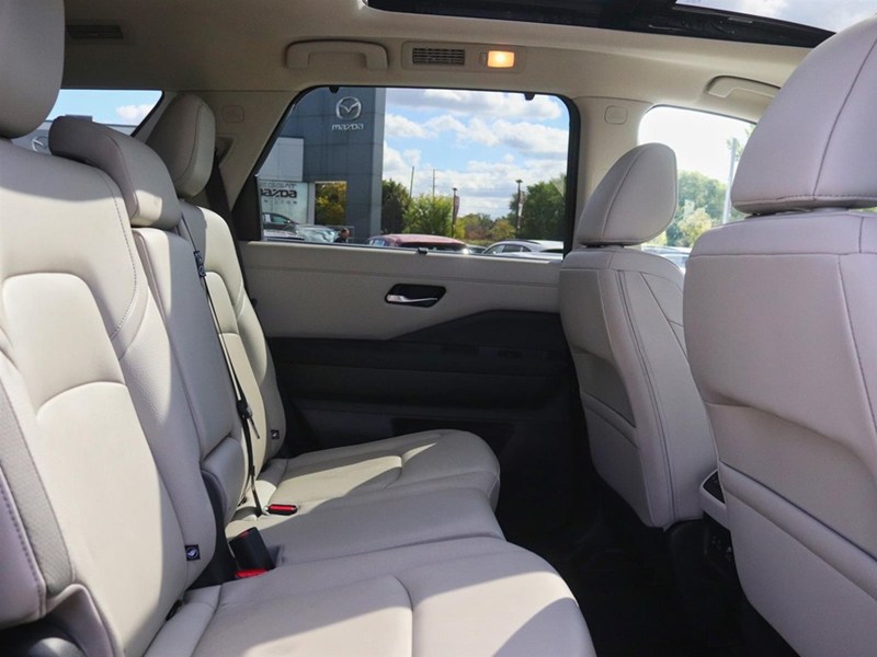 2023 Nissan Pathfinder SL 4WD
