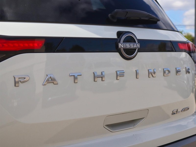 2023 Nissan Pathfinder SL 4WD