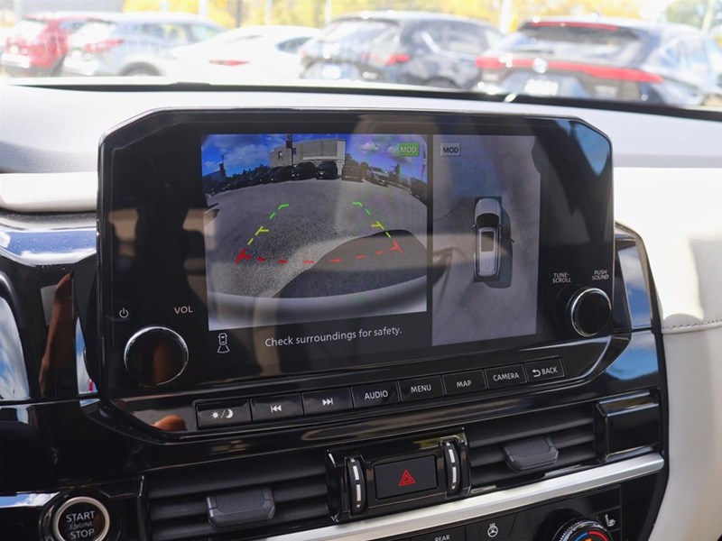 2023 Nissan Pathfinder SL 4WD