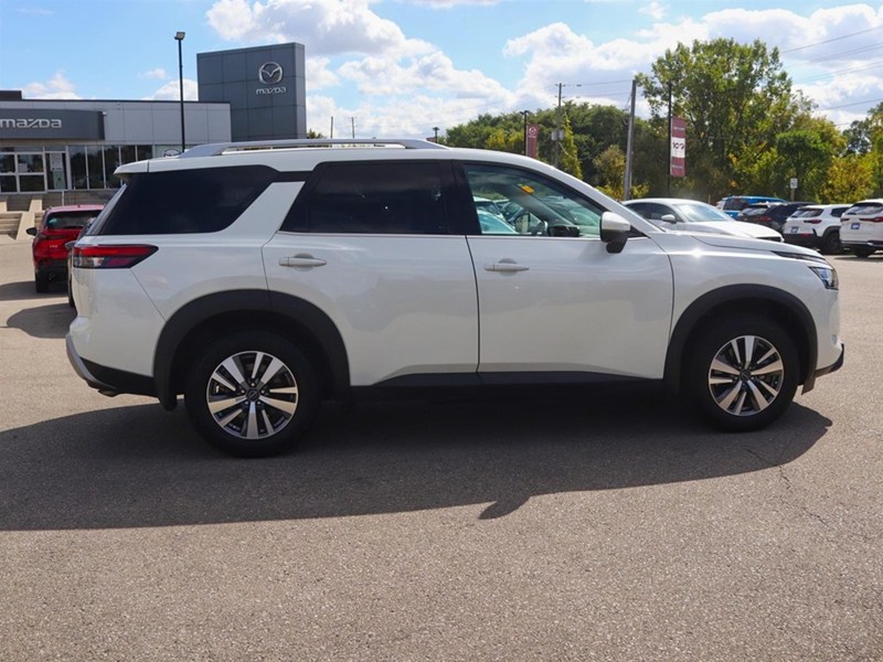 2023 Nissan Pathfinder SL 4WD