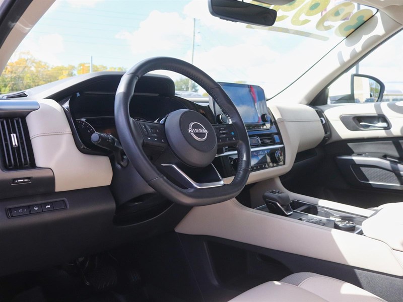 2023 Nissan Pathfinder SL 4WD