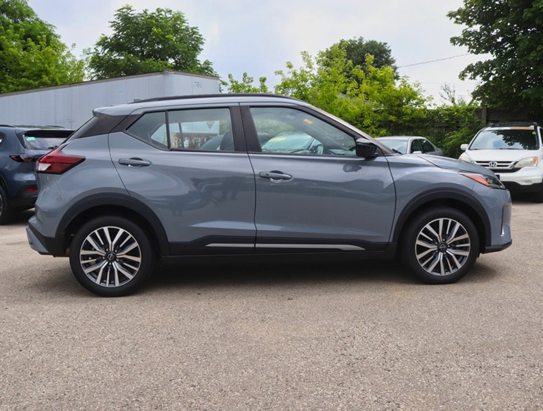 2024 Nissan Kicks SR FWD
