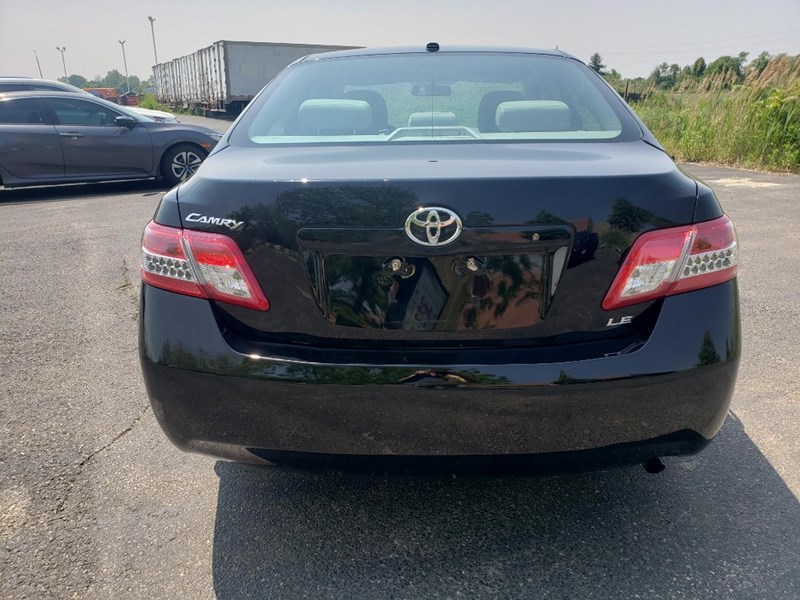2011 Toyota Camry 4dr Sdn I4 Auto LE