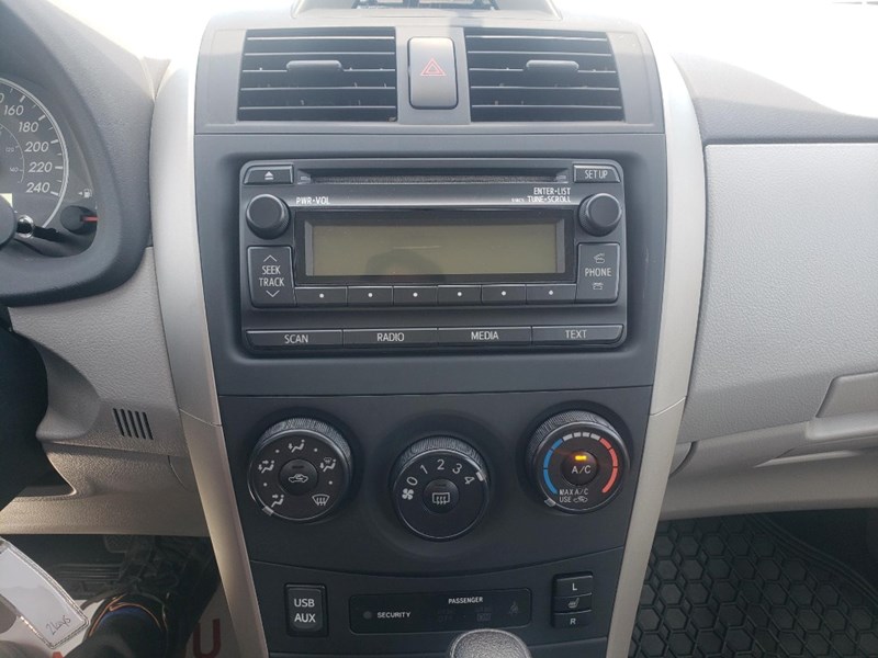2013 Toyota Corolla 4dr Sdn Auto CE