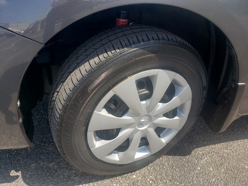 2013 Toyota Corolla 4dr Sdn Auto CE