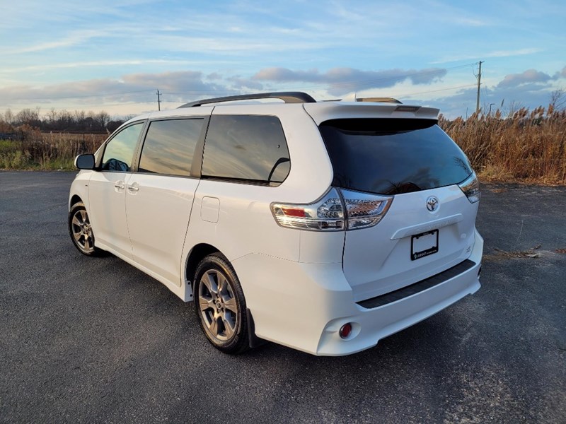 2020 Toyota Sienna SE 7-Passenger AWD