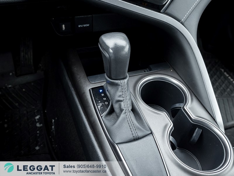 2024 Toyota Camry SE Auto