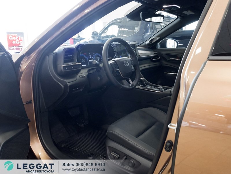 2025 Toyota Crown Platinum Auto