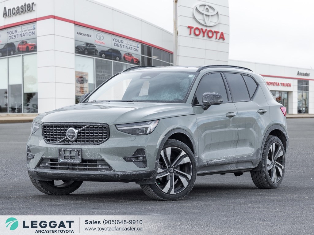 Volvo XC40 B5 Ultra Dark Theme AWD 2025