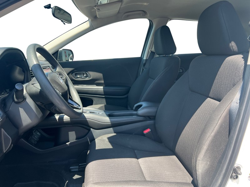 2017 Honda Hr-V 4WD 4Dr CVT LX |Fuel Efficient Reliability