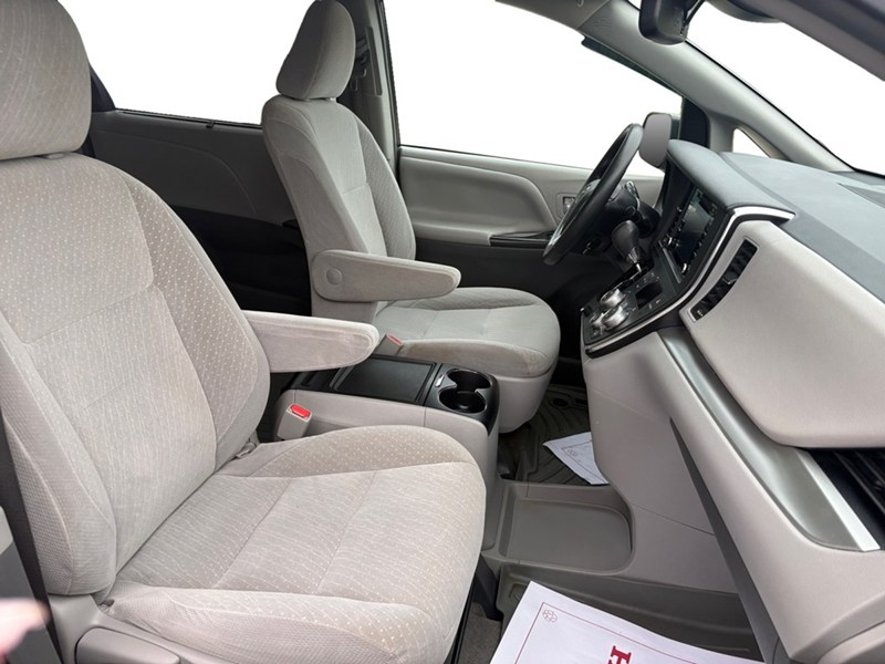2018 Toyota Sienna LE 8-Passenger FWD