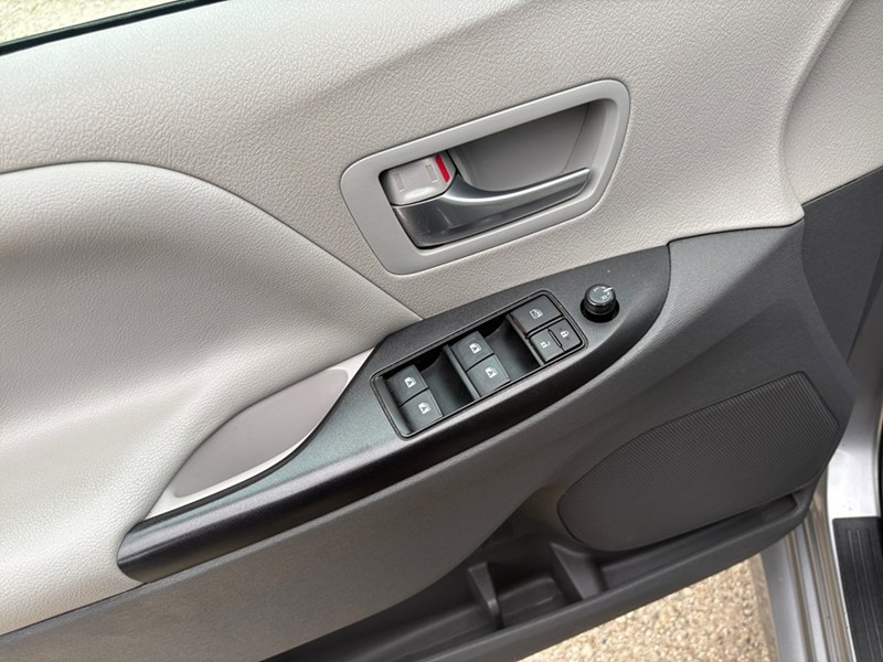 2018 Toyota Sienna LE 8-Passenger FWD