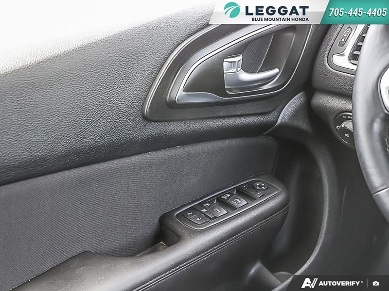 2015 Chrysler 200 4Dr Sdn Limited FWD
