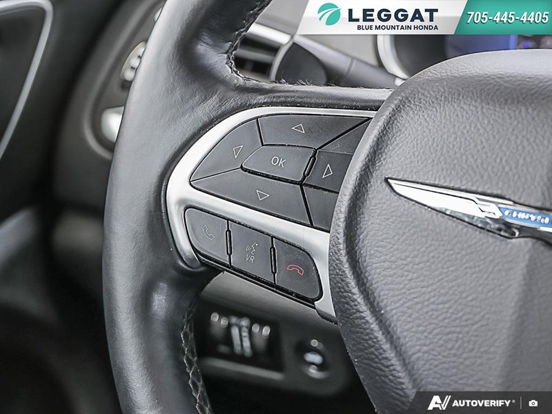 2015 Chrysler 200 4Dr Sdn Limited FWD