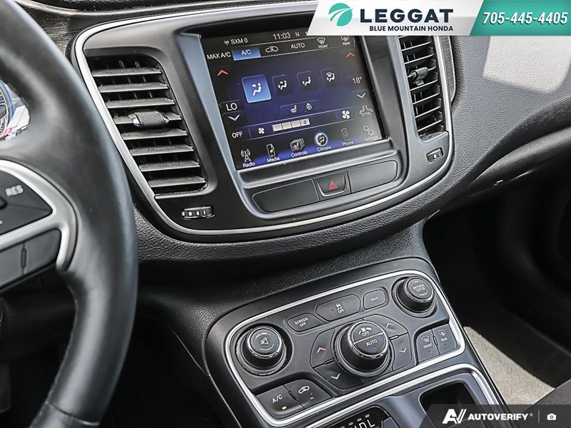 2015 Chrysler 200 4Dr Sdn Limited FWD