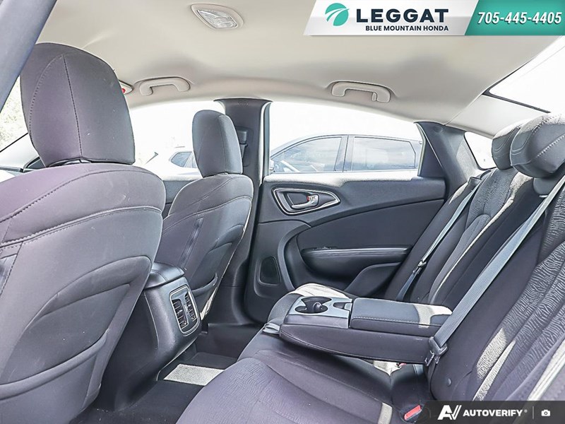 2015 Chrysler 200 4Dr Sdn Limited FWD