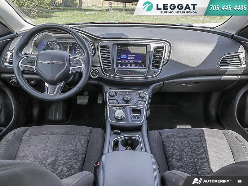2015 Chrysler 200 4Dr Sdn Limited FWD