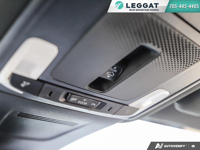 2024 Honda Cr-V Hybrid Touring Awd|Accident Free|Locally Driven