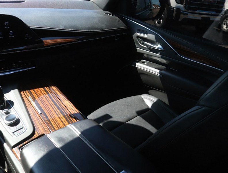 2023 Cadillac Escalade Esv 4WD 4Dr Luxury