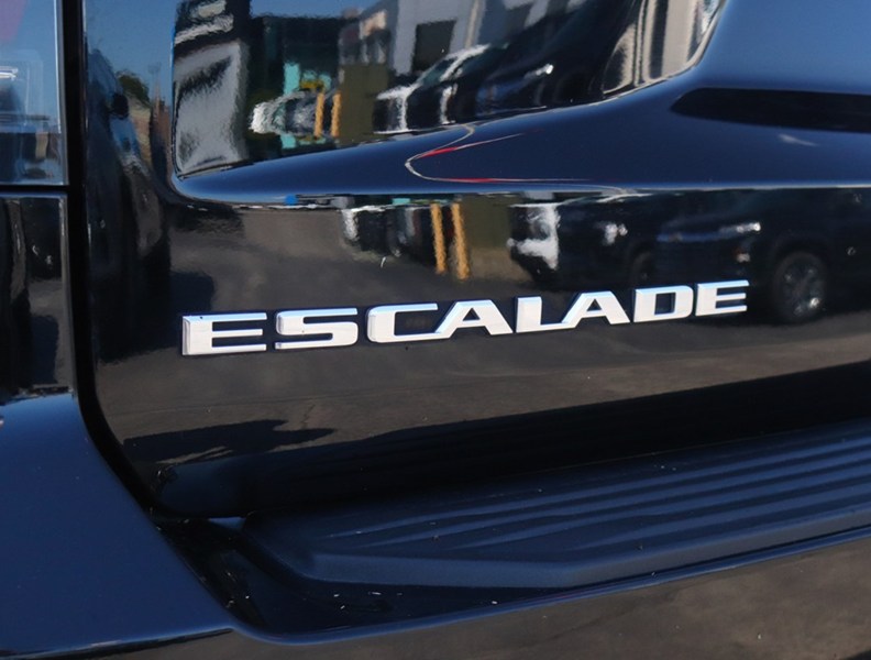 2023 Cadillac Escalade Esv 4WD 4Dr Luxury