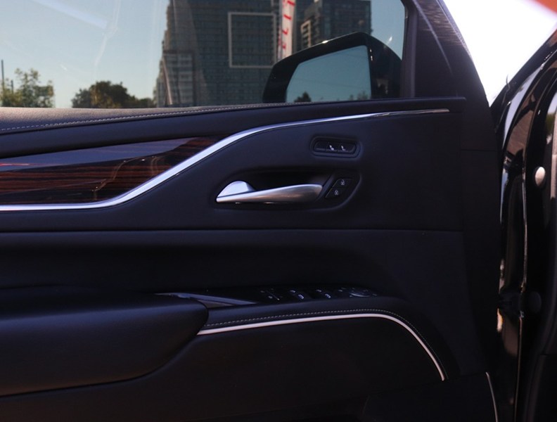 2023 Cadillac Escalade Esv 4WD 4Dr Luxury
