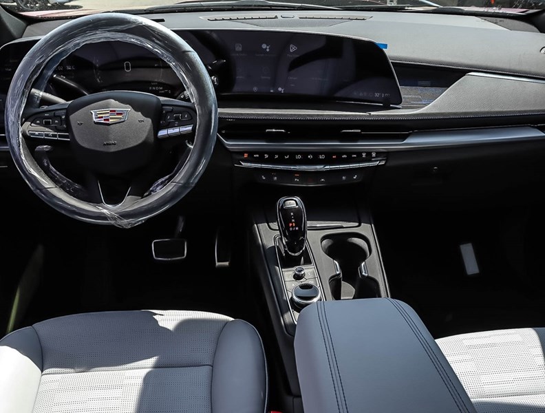 2024 Cadillac XT4 AWD 4dr Sport