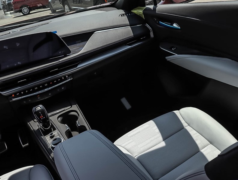 2024 Cadillac XT4 AWD 4dr Sport