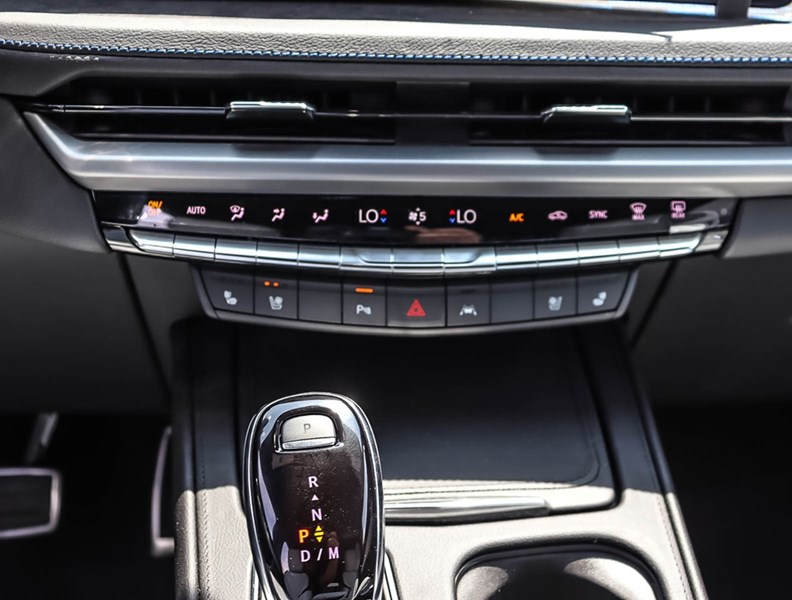 2024 Cadillac XT4 AWD 4dr Sport