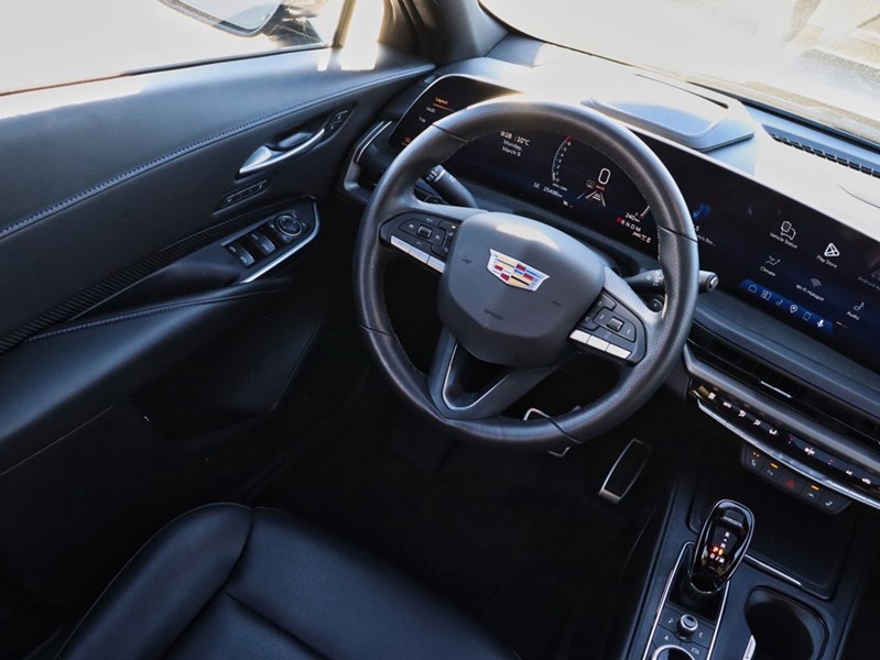 2024 Cadillac Xt4 Sport | AWD | 2Setsoftires | Only25000km | Likenew