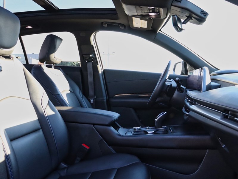 2024 Cadillac Xt4 Sport | AWD | 2Setsoftires | Only25000km | Likenew