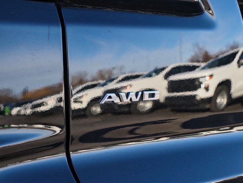 2024 Cadillac Xt4 Sport | AWD | 2Setsoftires | Only25000km | Likenew