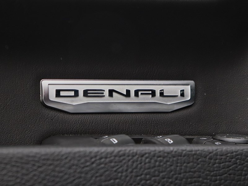 2024 GMC Sierra 1500 DENALI | ONLY21000KMS |TECHPKG | DIESEL | TONNEAU