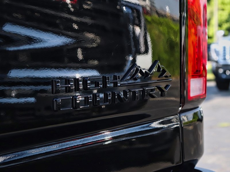 2025 Chevrolet Silverado 2500HD HIGHCOUNTRY | DIESEL | ONLY16000KMS | BLACKEDOUT |