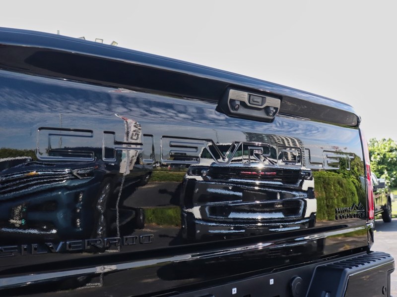 2025 Chevrolet Silverado 2500HD HIGHCOUNTRY | DIESEL | ONLY16000KMS | BLACKEDOUT |