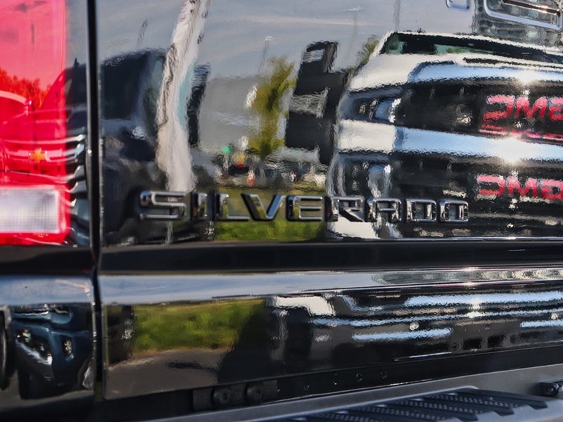 2025 Chevrolet Silverado 2500HD HIGHCOUNTRY | DIESEL | ONLY16000KMS | BLACKEDOUT |