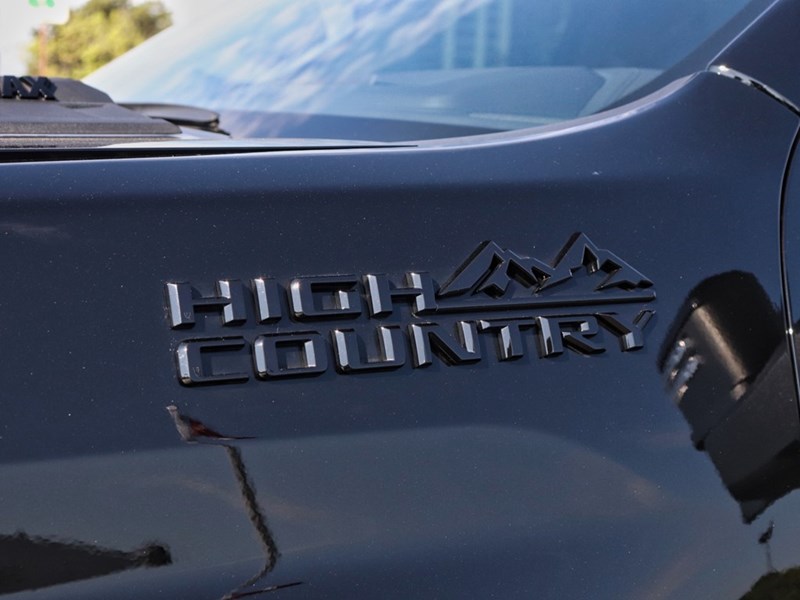 2025 Chevrolet Silverado 2500HD HIGHCOUNTRY | DIESEL | ONLY16000KMS | BLACKEDOUT |