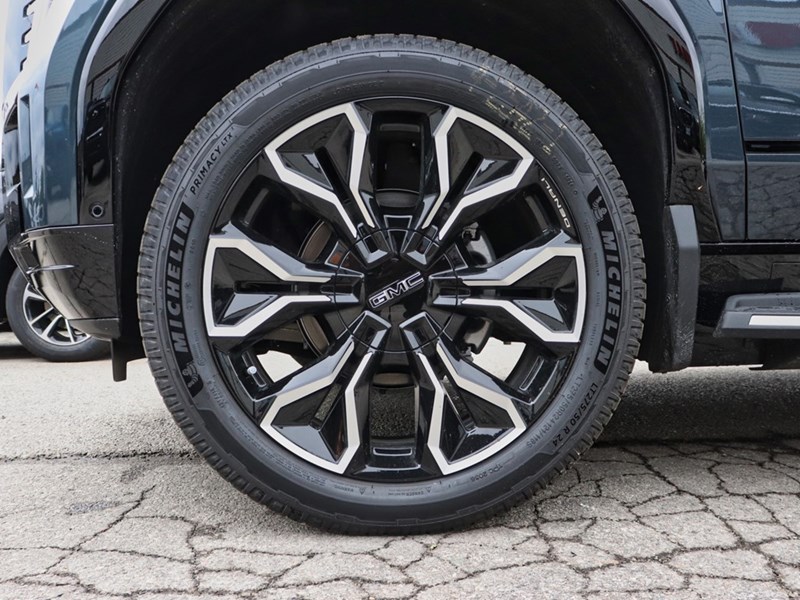 2025 GMC Sierra EV e4WD Crew Cab Extended Range Denali