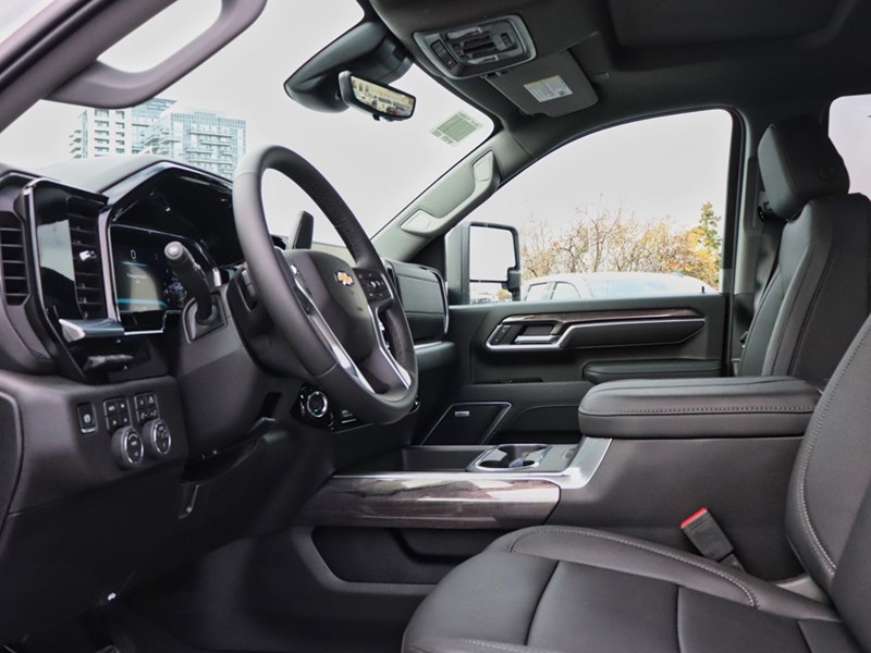2026 Chevrolet Silverado 3500HD 4WD Crew Cab 172