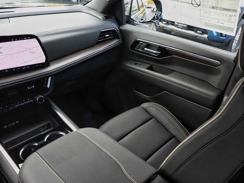 2026 Chevrolet Suburban 4WD 4dr Premier