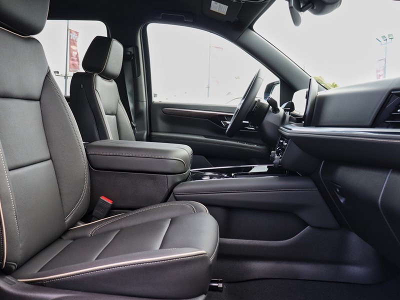 2026 Chevrolet Suburban 4WD 4dr Premier